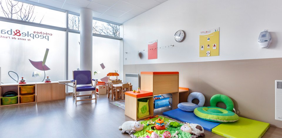 Crèche Boulogne-Billancourt Histoire d'enfants people&baby espace de vie jeux enfants jeux d'éveil bébé