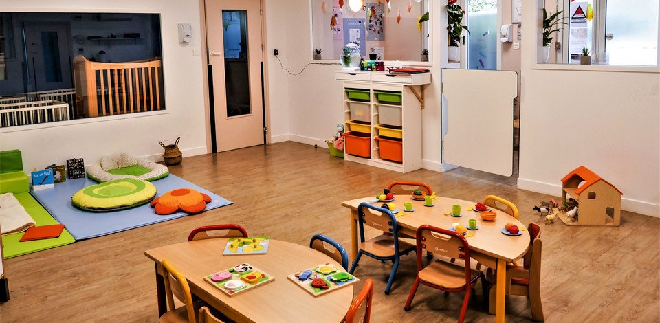 Crèche Les Mureaux Doudou Lapin people&baby espace de vie projet pédagogique jeux en bois jeux enfants