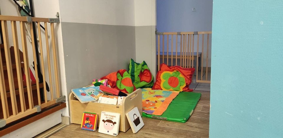 Crèche Bordeaux Crocus people&baby espace de vie tapis éveil lecture livres enfants