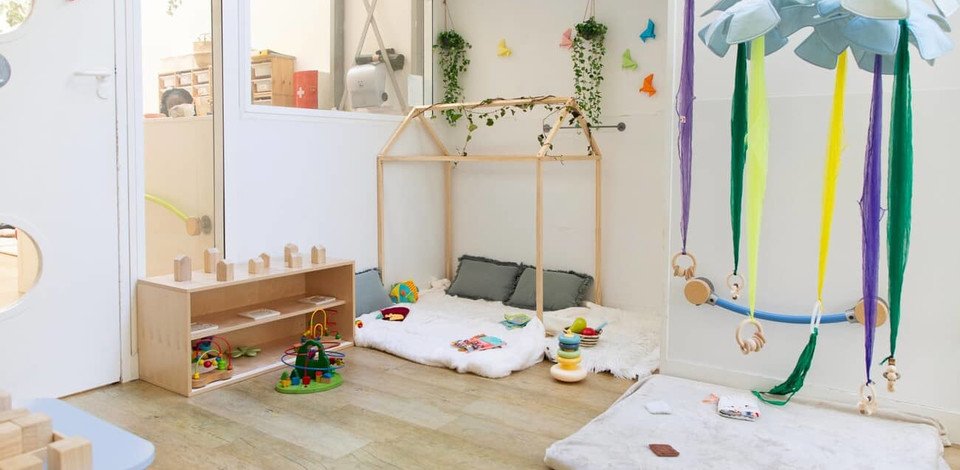Crèche Levallois-Perret Nougatine people&baby espace de vie jeux enfants jeux en bois éveil pédagogie