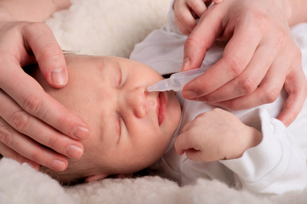 Nettoyer le nez de bébé