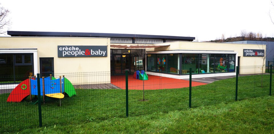 Crèche La talaudière Les Grabottes people&baby jardin espace extérieur toboggan nature