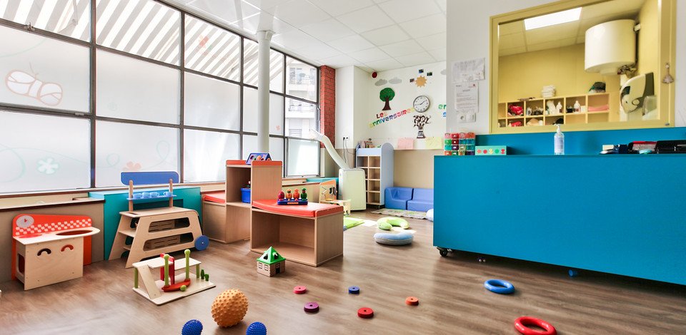 Crèche Boulogne-Billancourt Pimprenelle people&baby espace de vie jeux enfants pédagogie