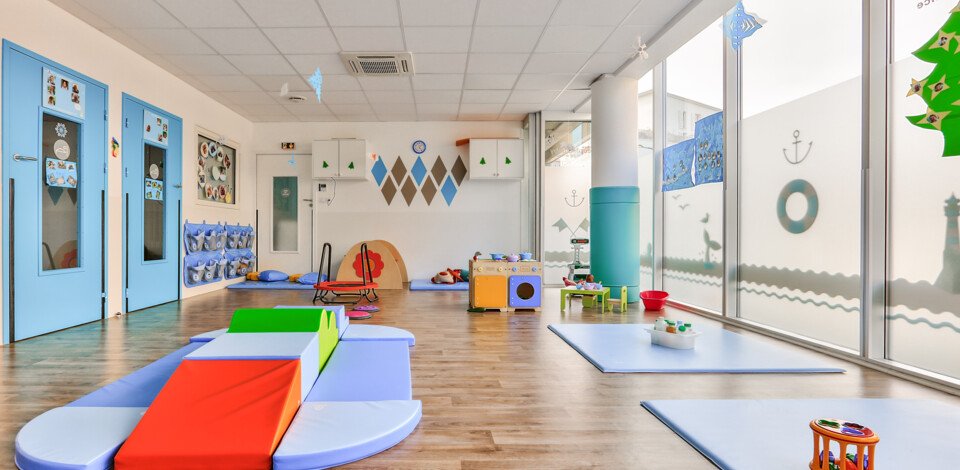 Crèche Bordeaux Tourni'quai people&baby espace de vie enfant bébé tapis motricité éveil