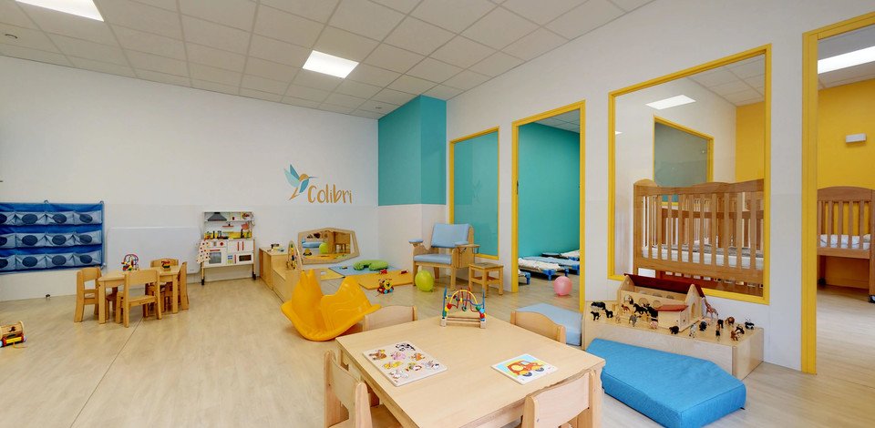 Crèche Saint-Romain-de-Colbosc Colibri people&baby espace de vie jeux enfants jeux en bois pédagogie puzzle