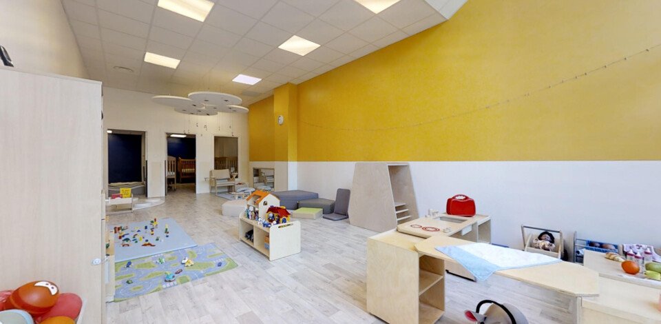 Crèche Lille Les Doux Rêveurs people&baby salle de vie jeux en bois enfants pédagogie