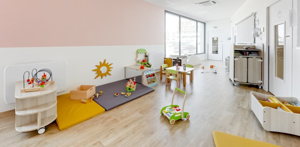 Crèche Evreux Helios people&baby espace de vie jeux enfants tapis éveil motricité