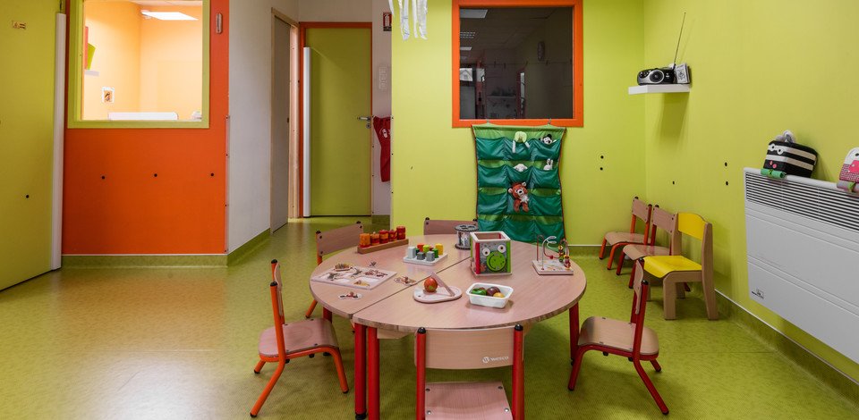 Crèche Le Petit Quevilly Neranei people&baby espace de vie table chaises enfants jeux enfants jeux en bois projet pédagogique