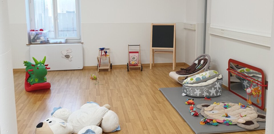 Crèche Charleville-Mézières Les aventures de Grooky people&baby espace de vie tapis éveil jeux enfants