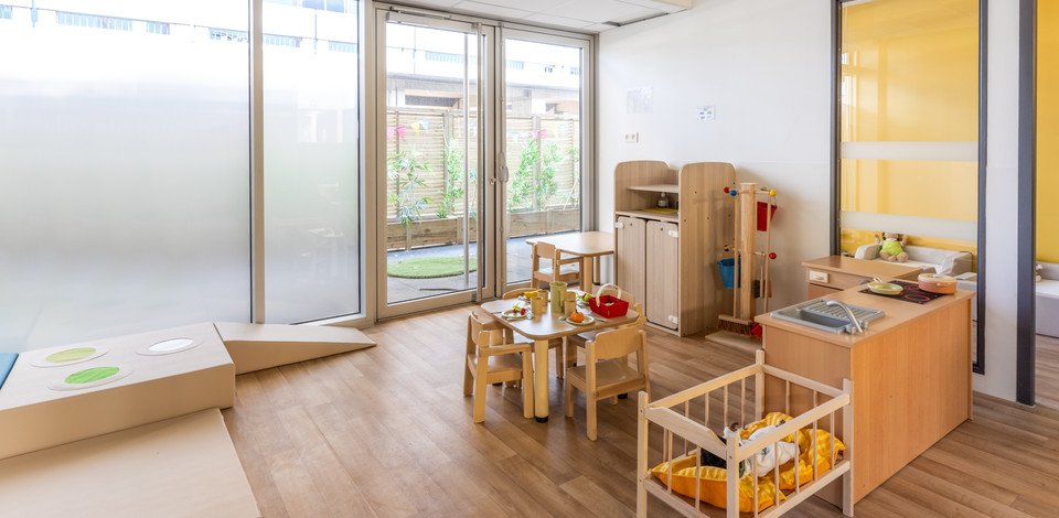 Crèche Lyon Mamawork&Babyplay people&baby espace de vie jeux en bois tapis motricité