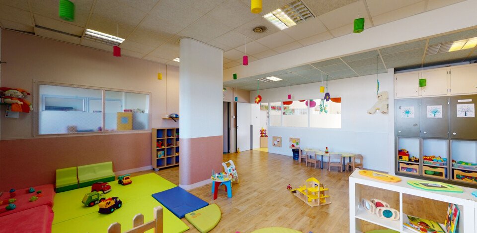 Crèche Orléans Au Clair de Lune people&baby salle de vie tapis éveil jeux enfants