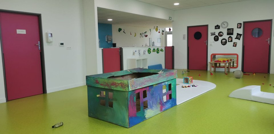 Crèche Lestrem Lestrimini people&baby espace de vie activité peinture projet pédagogique crèche