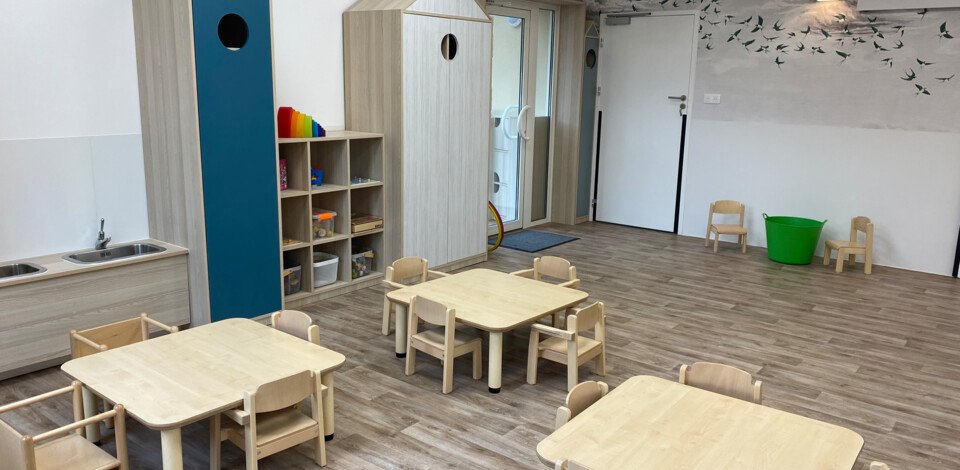 Crèche Pessac Les violettes people&baby espace de vie chaises tables enfants