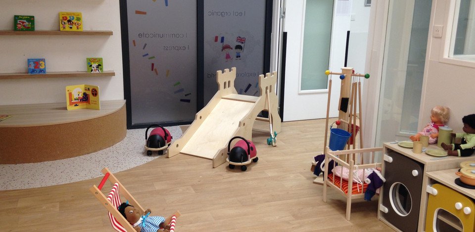 Crèche Lille Merveilles people&baby salle de vie jeux en bois enfants bébés