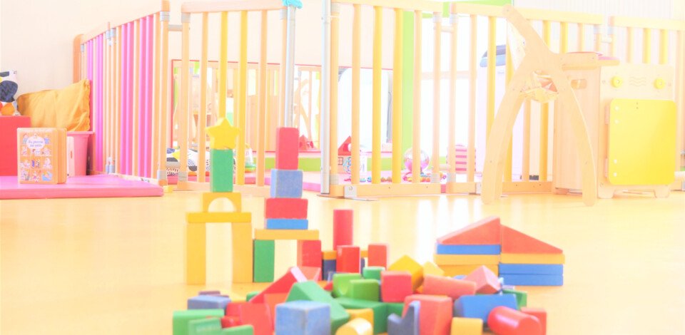 Crèche Monts La maison de l'éveil people&baby parc bébé jeux en bois jeux enfants