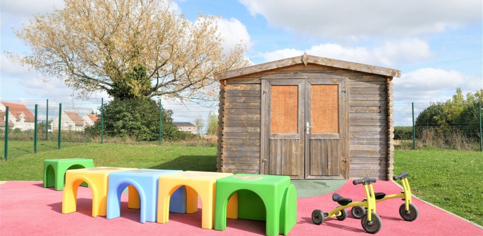 Crèche Saint Aignan people&baby jardin espace extérieur vélo enfants