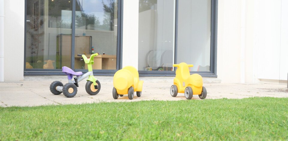 Crèche Nantes Minihome Sainte Thérèse people&baby espace extérieur jardin nature vélo