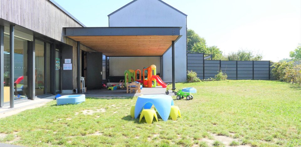 Crèche Notre-Dame-des-Landes L'arbre aux enfants people&baby jardin espace extérieur 