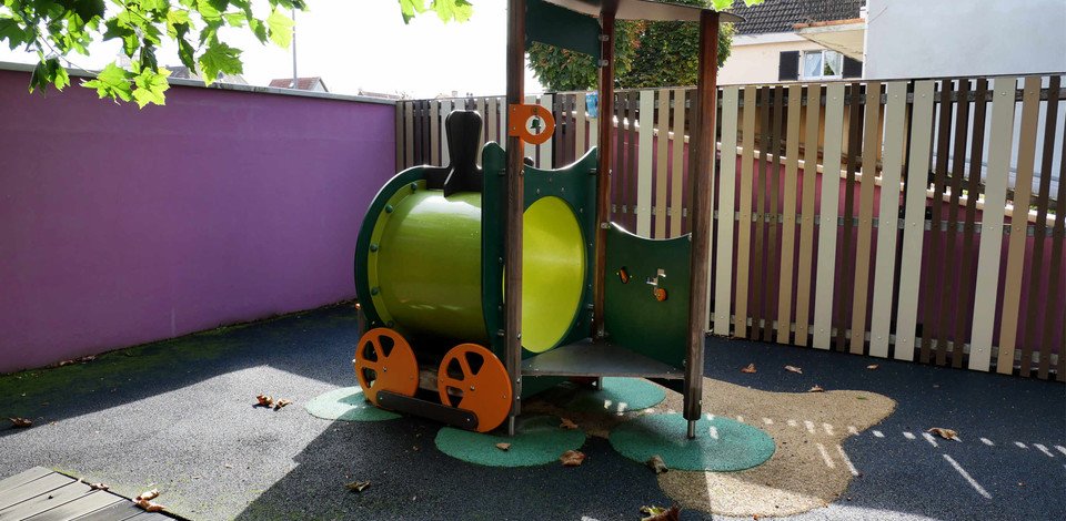 Crèche Eckbolsheim La maison de l'enfance people&baby espace extérieur parc à jeux