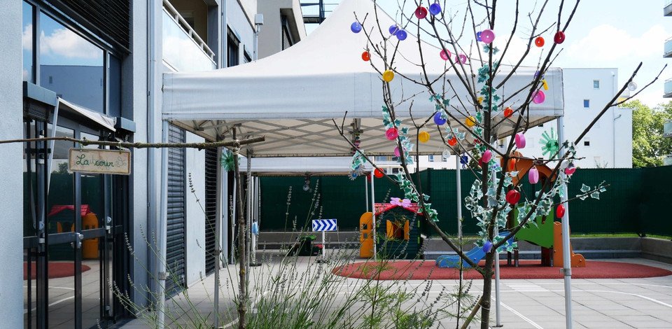 Crèche Mulhouse Les nénuphars people&baby espace extérieur parc à jeux 