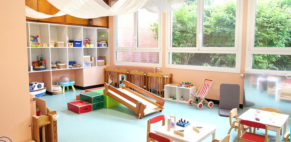 Crèche La Madeleine Alain Le Marc Hadour people&baby salle de vie jeux enfants jeux en bois