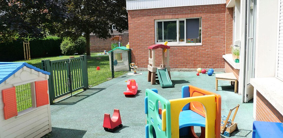 Crèche La Madeleine Alain Le Marc Hadour people&baby espace extérieur parc à jeux toboggan 