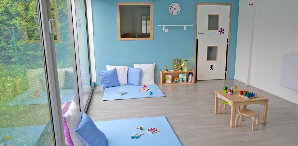 Crèche Mérignac Comaline people&baby espace de vie tapis d'éveil jeux enfants 