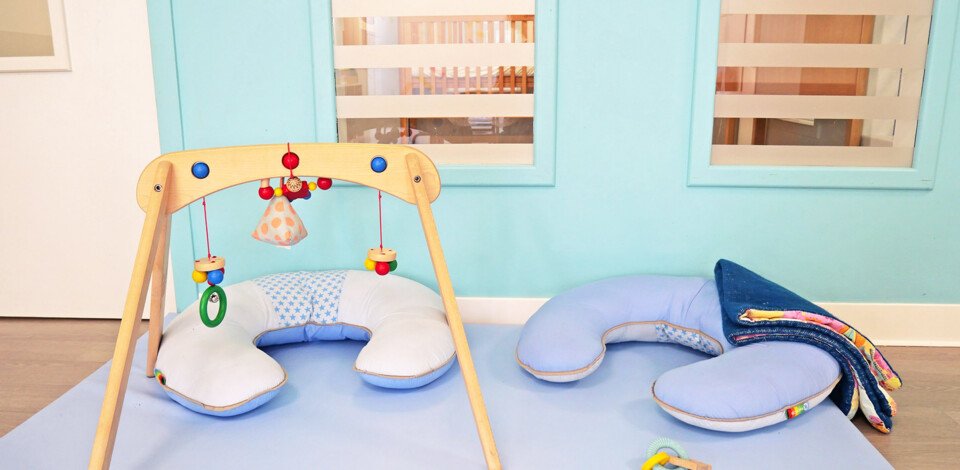 Crèche Talence Corail people&baby espace de vie tapis d'éveil arche d'éveil bébé