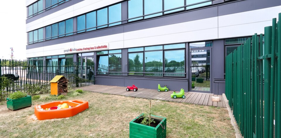 Crèche Tours Tournicoti people&baby espace extérieur nature jeux enfants jardin