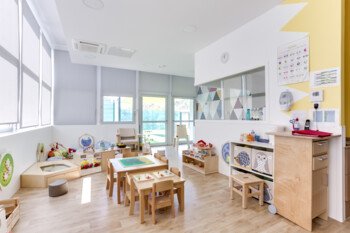 Interieur inauguration d’une nouvelle crèche people&baby à Marseille