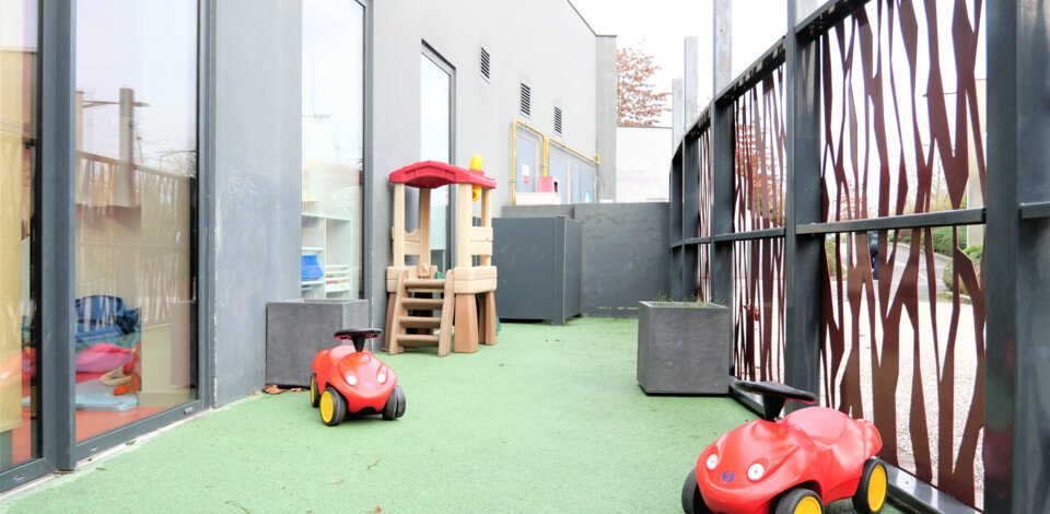 Crèche Cesson-Sévigné Les P'tits coeurs people&baby espace extérieur jeux enfants