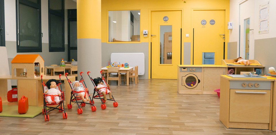 Crèche Neuilly-sur-Seine Tournesol people&baby espace de vie jeux enfants jeux bébés jeux en bois