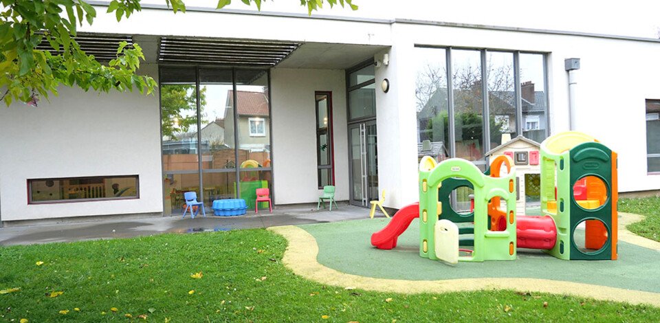 Crèche Courchelettes Les Petits Loups people&baby espace extérieur jardin parc jeux enfants