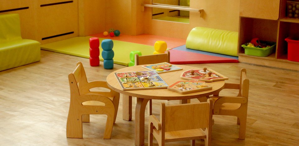 Crèche Lyon Tiramisu people&baby espace de vie jeux en bois puzzle éveil 