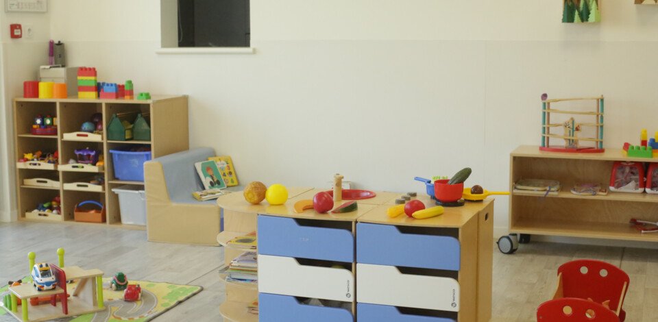 Crèche Bons-en-Chablais Bébénautes people&baby espace de vie jeux enfants jeux en bois
