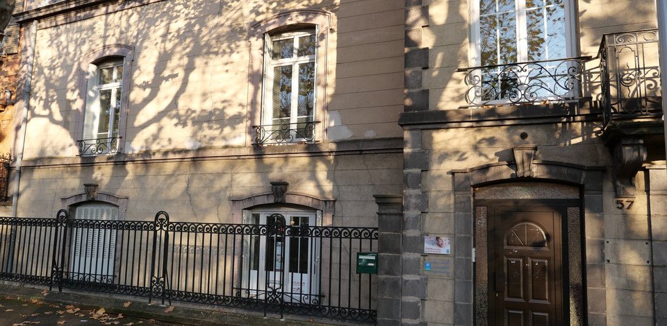 Crèche Clermont-Ferrand Bisous, Câlins et trottinette people&baby façade extérieure