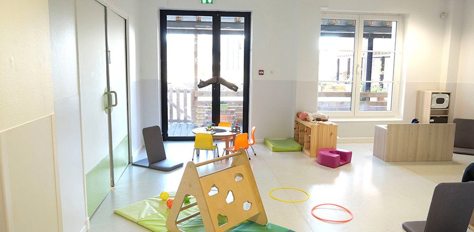 Crèche Arras Aux clairs de la lune people&baby espace de vie arche d'éveil jeux bébés