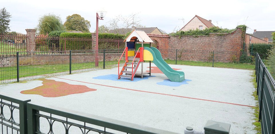 Crèche Hordain Les lutins d'Hordain people&baby espace extérieur parc à jeux enfants bébés