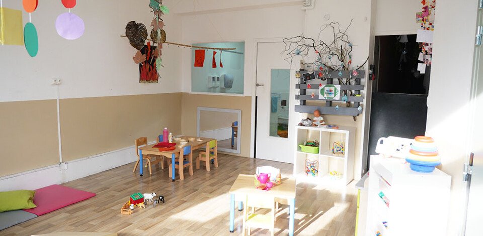 Crèche Lille Le royaume des petits lutins people&baby salle de vie jeux enfants