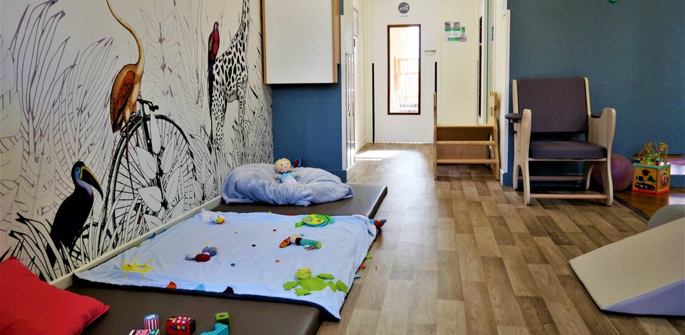 Crèche Mont-Saint-Aignan Pégase people&baby espace de vie coin éveil bébés tapis d'éveil jeux d'éveil 