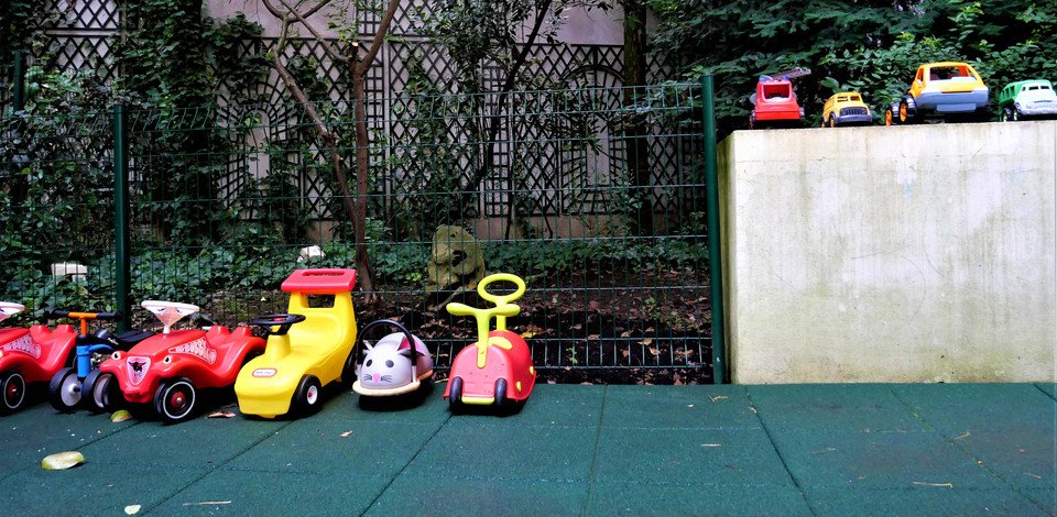 Crèche Paris 16 Mimosa people&baby espace extérieur vélo enfants voiture jeux enfants