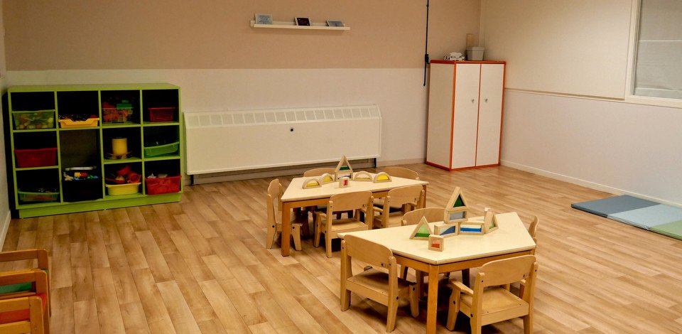 Crèche Le Blanc-Mesnil Rosenberg people&baby espace de vie tables chaises enfants activité pédagogique jeux en bois
