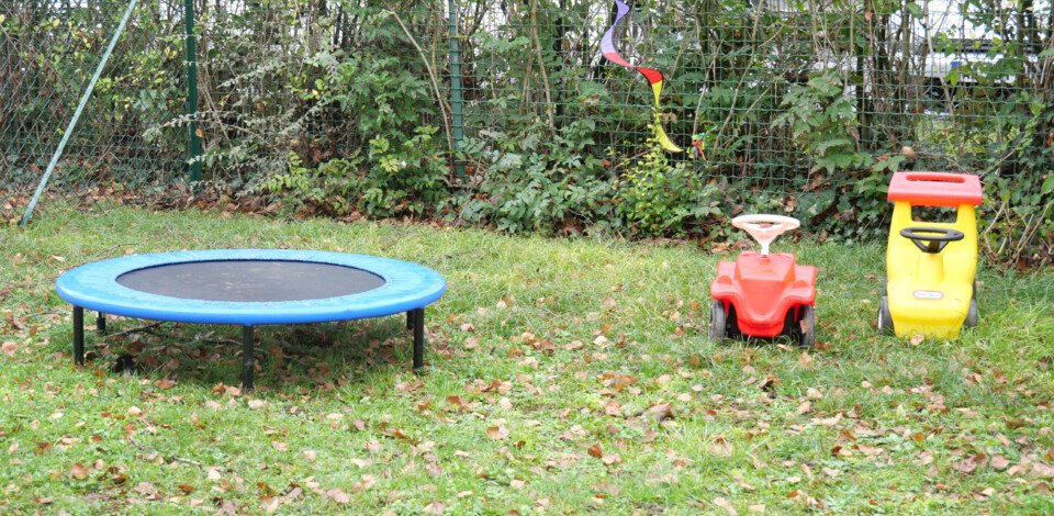 Crèche Tinqueux Emeraude people&baby espace extérieur nature jardin trampoline