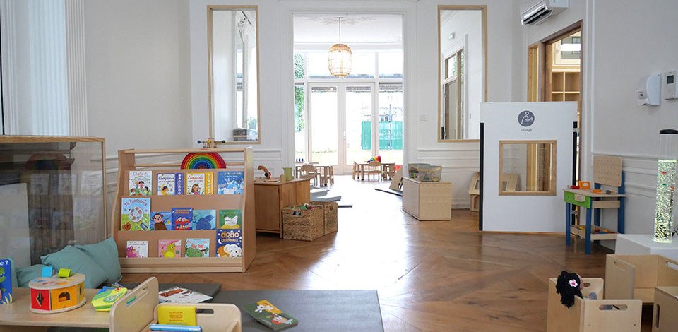 Crèche Lille Paillettes people&baby espace de vie jeux en bois livres enfants bébés