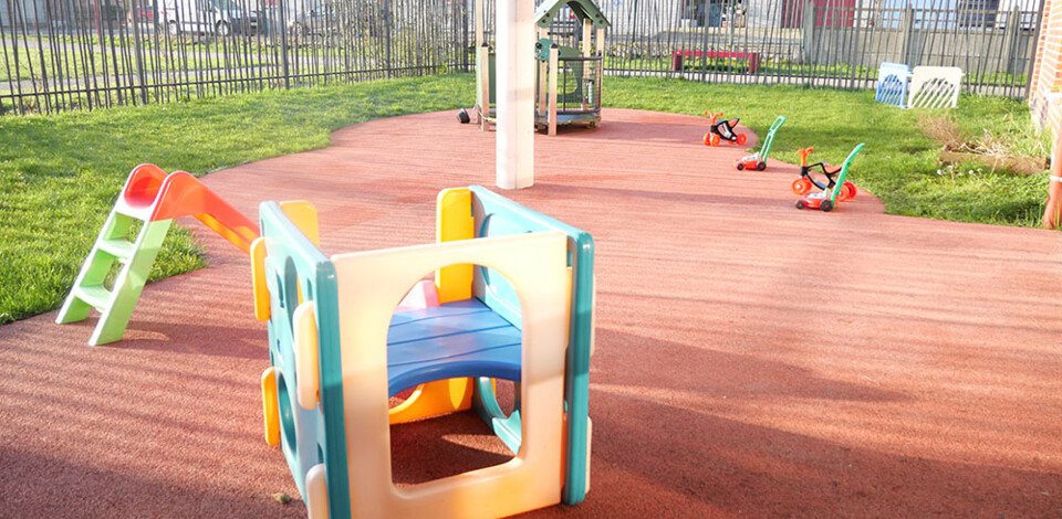 Crèche Annequin Les Marmotteries people&baby espace extérieur parc à jeux vélos enfants