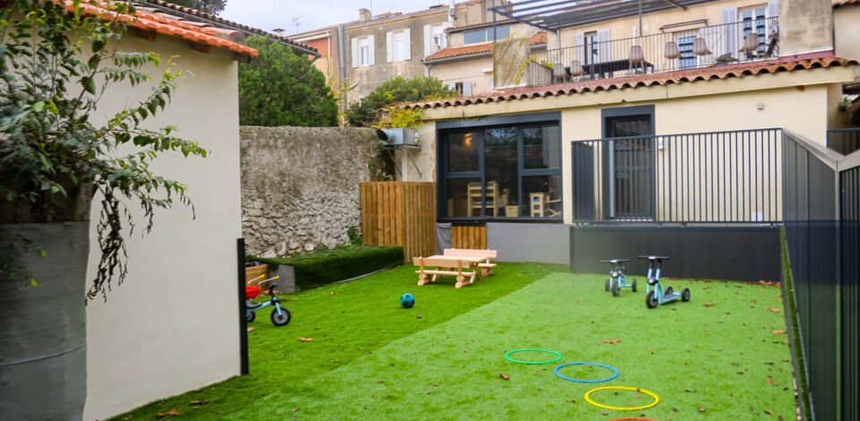 Crèche Marseille Les gabians people&baby espace extérieur vélos enfants jardin nature