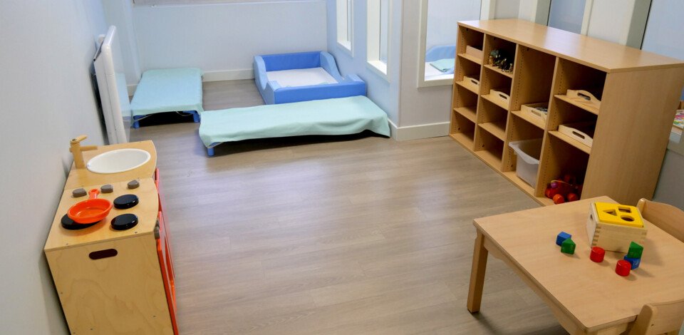 Crèche Bordeaux Bleu marine people&baby espace de vie jeux enfants tapis éveil 