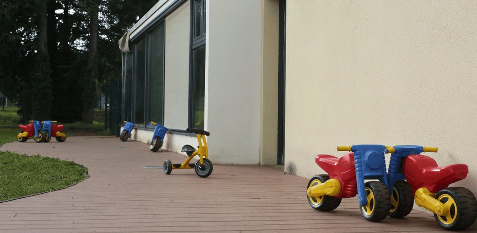 Crèche La talaudière Les Grabottes people&baby espace extérieur vélo enfant