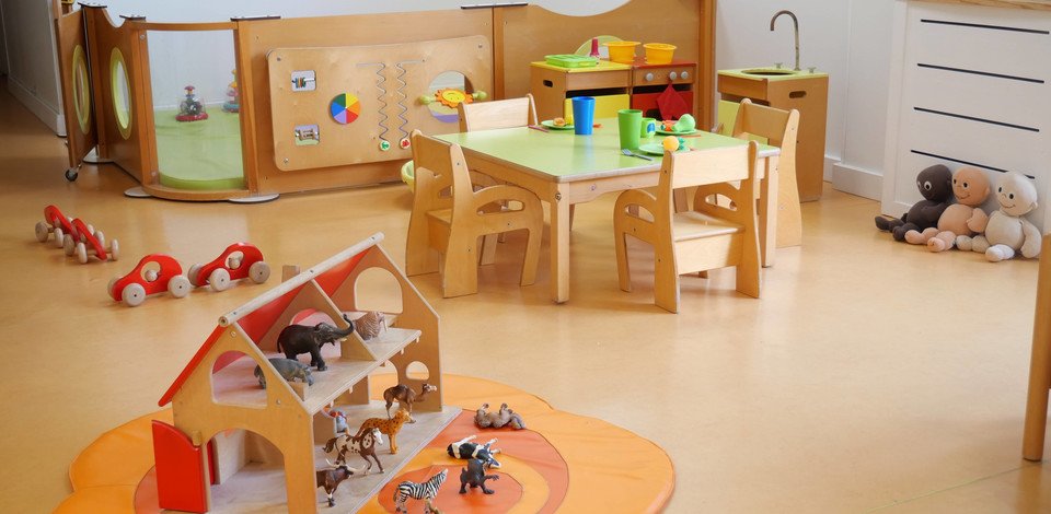 Crèche Villeurbanne Palomitas people&baby salle de vie jeux en bois jeux enfants animaux