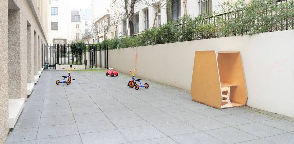 Crèche Paris 3 Secrets d'enfants people&baby espace extérieur vélo motricité